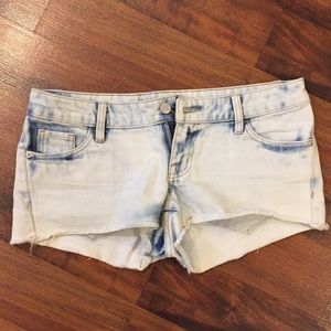 Acid wash jean shorts!
